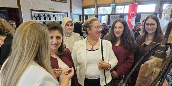 Gölcük’te El Emeği Rüzgarı Esti! GÖLMEK Yılsonu Sergisi Ziyaretçileri Büyüledi