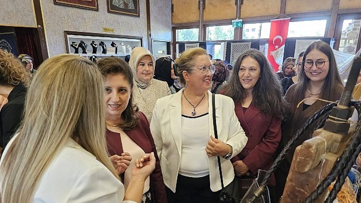 Gölcük’te El Emeği Rüzgarı Esti! GÖLMEK Yılsonu Sergisi Ziyaretçileri Büyüledi 2 golcukte-el-emegi-ruzgari-esti-golmek-yilsonu-sergisi-ziyaretcileri-buyuledi-PzD4qLYO.jpg