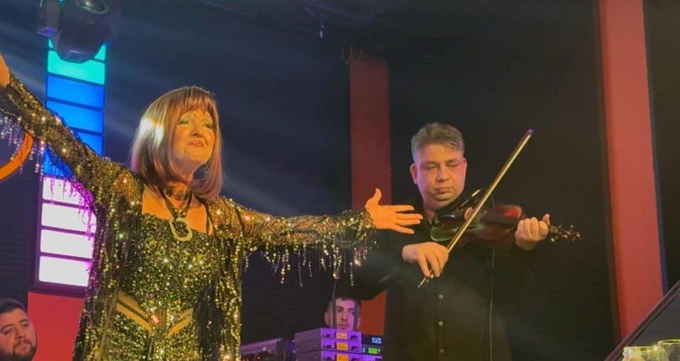 Gülden Karaböcek'in Bursa Konseri ve Sanat Hayatına Dair Derinlemesine Bakış 1 Gülden Karaböcek’in Bursa’da Sahne Alışı ve Performansın İzleri