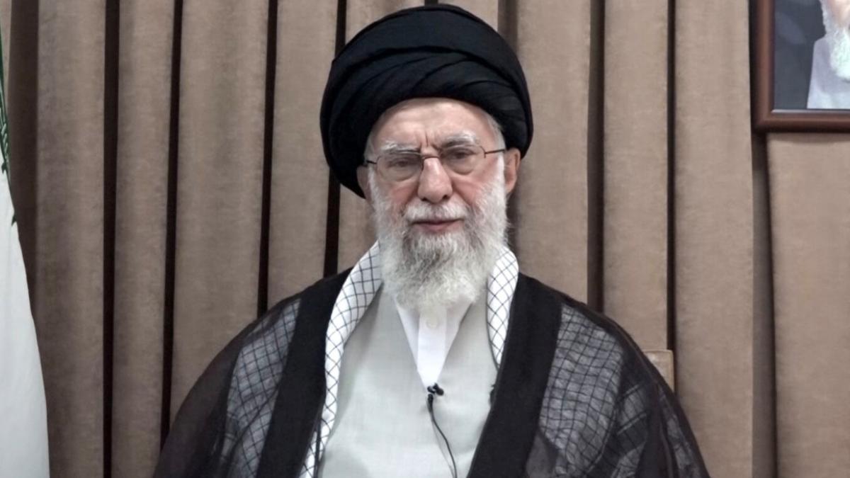 Hamaney'den ABD ve İsrail'e meydan okuma: Defalarca vuracağız 2 hamaneyden-abd-ve-israile-meydan-okuma-defalarca-vuracagiz-b26gLNd1.jpg