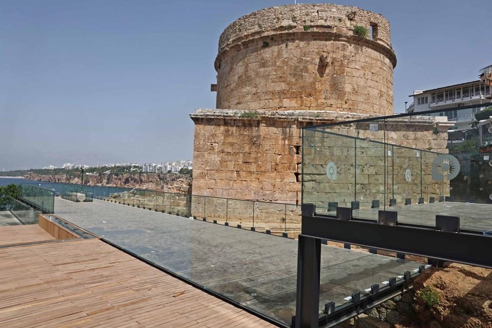 Hıdırlık Kulesi'nin Restorasyon ve Yeniden Canlandırma Çalışmaları 1 Antalya'nın Tarihsel ve Kültürel Zenginliğine Bir Katkı: Hıdırlık Kulesi