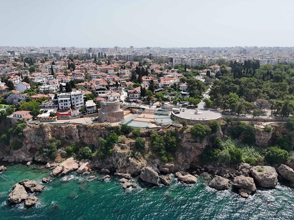 Hıdırlık Kulesi'nin Restorasyon ve Yeniden Canlandırma Çalışmaları 2 Gelişmiş Tasarım ve Güvenlik Önlemleri