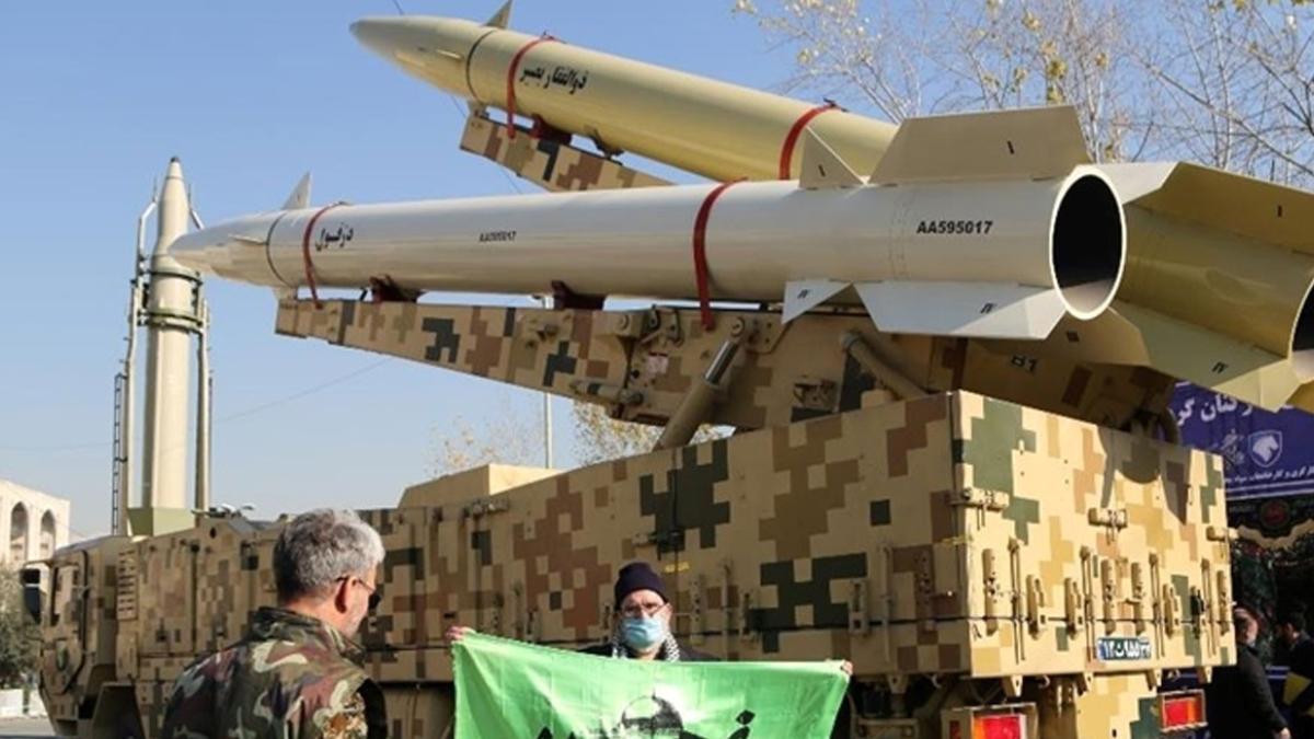 İran'dan İsrail’e misillemede yeni dönem! Çoklu başlıklı Hayberşıken füzesi ilk kez kullanıldı 2 irandan-israile-misillemede-yeni-donem-coklu-baslikli-haybersiken-fuzesi-ilk-kez-kullanildi-adKYMrt4.jpg