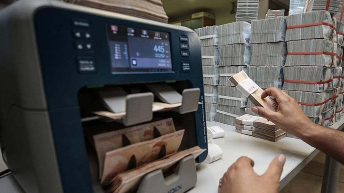 Kur Korumalı Mevduatta Düşüş Sürüyor, Kredi ve Mevduat Rakamlarında Sınırlı Artış 2 kur-korumali-mevduatta-dusus-suruyor-kredi-ve-mevduat-rakamlarinda-sinirli-artis-4xpYR9bQ.jpg