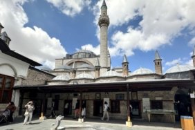 Mevlana Müzesi: Konya'nın Farklı Işığında Kültürel Bir Mabet 1 mevlana-muzesi-konyanin-farkli-isiginda-kulturel-bir-mabet-hAdkO6l6.jpg
