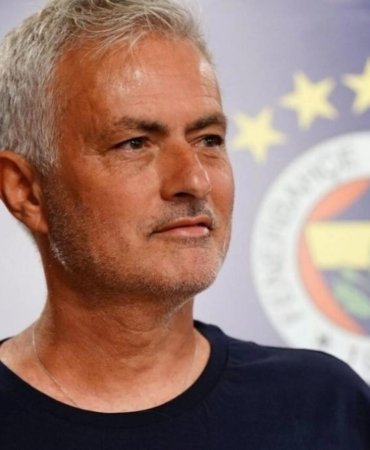 Mourinho kalıyor ama ekip değişiyor! Tüm yardımcılarını gönderdi 3 mourinho-kaliyor-ama-ekip-degisiyor-tum-yardimcilarini-gonderdi-q9RTmYjl.jpg