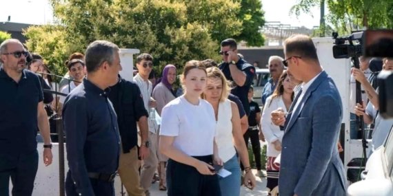 Özgür Özel, Ferdi Zeyrek’in kızı Nehir’i sınavda da yalnız bırakmadı