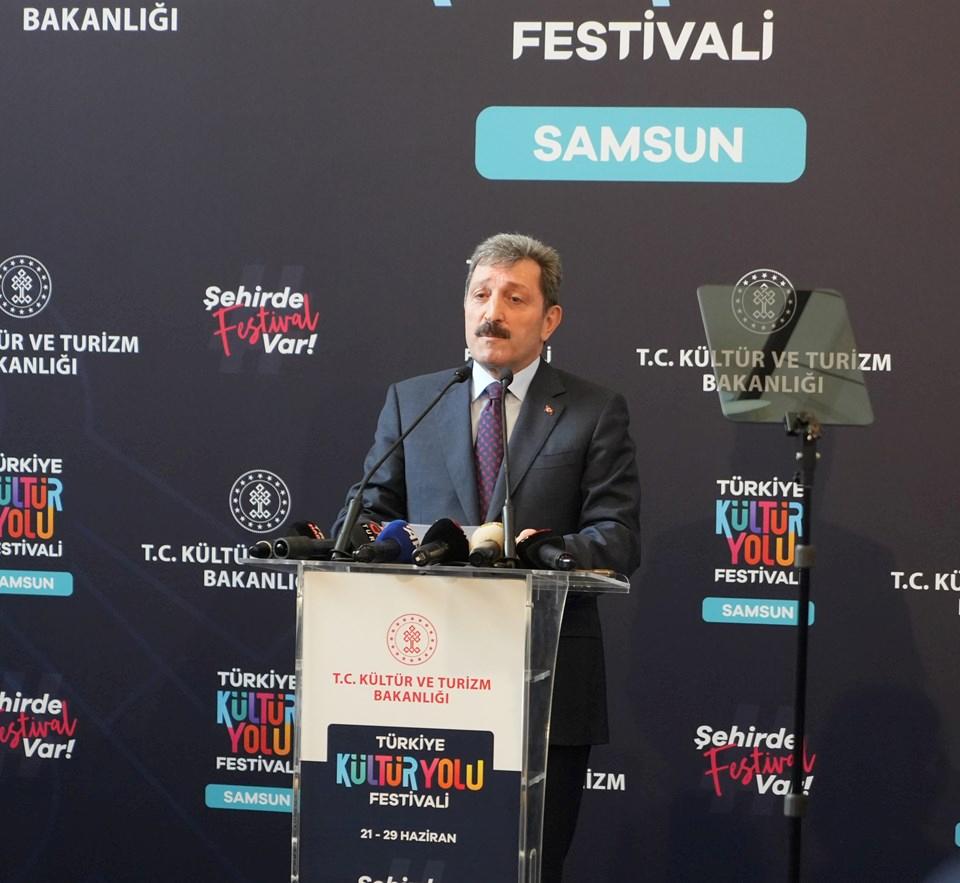 Samsun'da Büyük Kültür ve Sanat Festivali Başladı: Türkiye Kültür Yolu Samsun Rüzgarı 1 Kültür ve Turizm Bakanlığı’nın önderliğinde düzenlenen ve Türkiye Kültür Yolu Festivali’nin önemli bir parçası olan Samsun Etkinliği, tarih boyunca kültür ve sanatın iç içe geçtiği zengin bir atmosferde başladı.