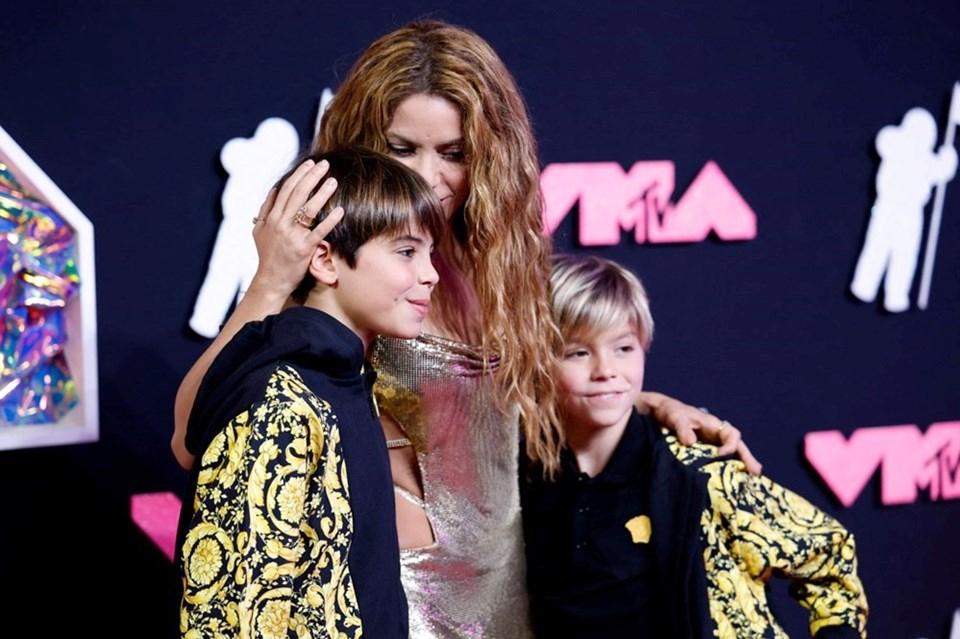 Shakira ve Göçmenlik Üzerine Derin Düşünceler 1 Shakira'nın Göçmenlik Deneyimi ve Toplumsal Mesajları