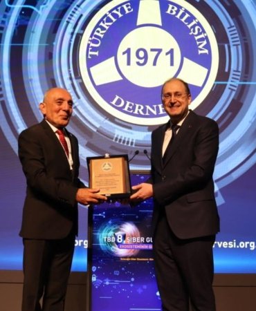 Siber güvenlikte yeni dönem başlıyor herkesin konuştuğu o zirvede dikkat çeken açıklamalar geldi 3 siber-guvenlikte-yeni-donem-basliyor-herkesin-konustugu-o-zirvede-dikkat-ceken-aciklamalar-geldi-Ux5zQmtR.jpg