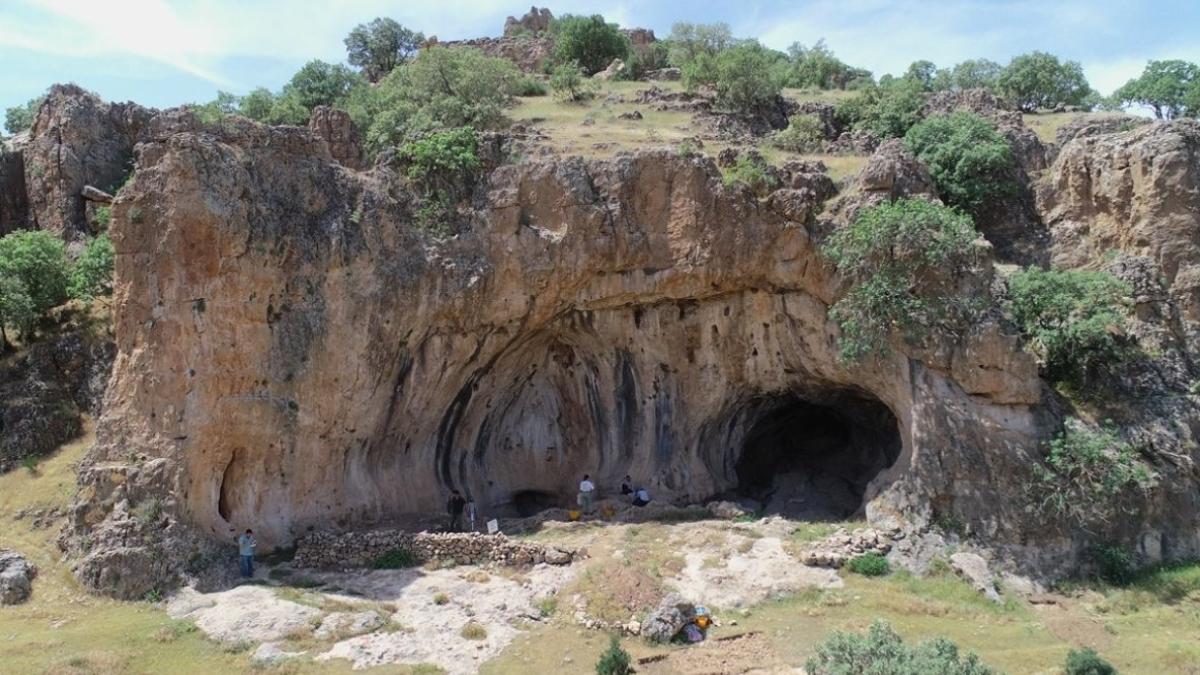400 Bin Yıllık Sır Açığa Çıkıyor! Mardin’deki Mağara Kazısı İnsanlık Tarihini Yeniden Yazabilir 2 400-bin-yillik-sir-aciga-cikiyor-mardindeki-magara-kazisi-insanlik-tarihini-yeniden-yazabilir-ApumkW1A.jpg