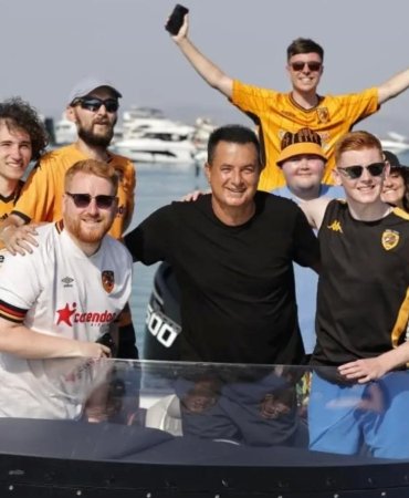 Acun Ilıcalı, Hull City taraftarlarını Çeşme’de ağırladı 9 acun-ilicali-hull-city-taraftarlarini-cesmede-agirladi-7mPZeVjq.jpg
