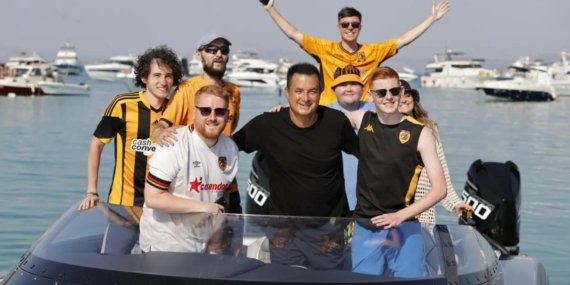 Acun Ilıcalı, Hull City taraftarlarını Çeşme’de ağırladı