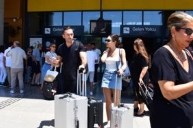 Allan Hakko ve Oyuncu Pelin Uluksar'ın Bodrum Tatili Objektiflere Yansıdı 5 allan-hakko-ve-oyuncu-pelin-uluksarin-bodrum-tatili-objektiflere-yansidi-edmFsfYY.jpg