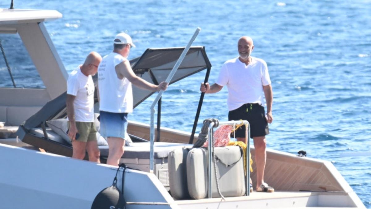 Atasay’ın Patronu Cihan Kamer Bodrum’da Yazın Tadını Çıkarıyor 2 atasayin-patronu-cihan-kamer-bodrumda-yazin-tadini-cikariyor-RVSaYM3W.jpg