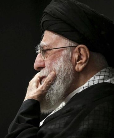 ayetullah-hamaney-savastan-bu-yana-ilk-kez-halkin-karsisina-cikti-6W7Eqjx5.jpg
