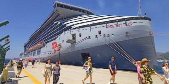 Bodrum’da dev kruvaziyer yoğunluğu! 2 bin 600’den fazla turist geldi