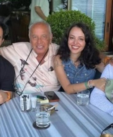 Boğaz’da Aşk Dolu 50 Yıl! Kamhi Ailesinden Anlamlı Kutlama 4 bogazda-ask-dolu-50-yil-kamhi-ailesinden-anlamli-kutlama-EjPRVExw.jpg