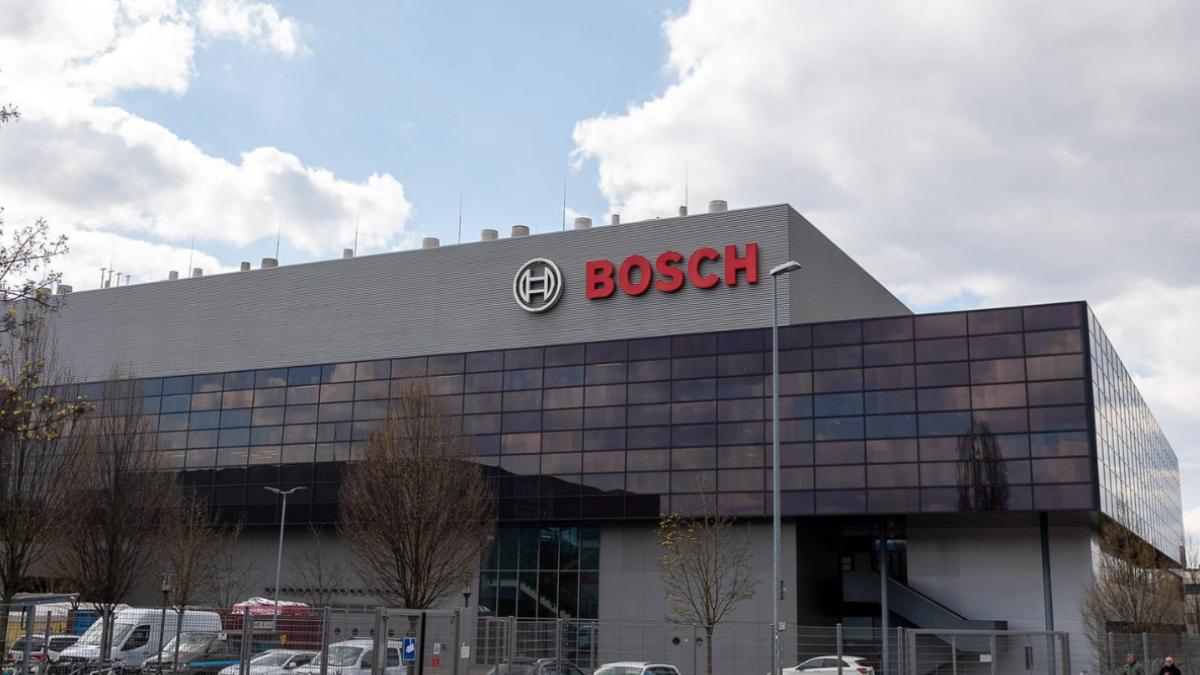 Bosch 1.100 Kişiyi İşten Çıkarıyor! Dev Fabrikada Büyük Değişim Başladı 2 bosch-1100-kisiyi-isten-cikariyor-dev-fabrikada-buyuk-degisim-basladi-kt9tyC22.jpg