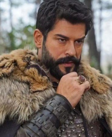 Burak Özçivit Kuruluş Osman’a Veda Etti! 4 Milyon TL’lik Talep Krizi Ayrılığı Getirdi 9 burak-ozcivit-kurulus-osmana-veda-etti-4-milyon-tllik-talep-krizi-ayriligi-getirdi-G1mSeyba.jpg
