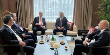 Cumhurbaşkanı Erdoğan Azerbaycan’da: EİT Zirvesi Liderleri Hankendi’de Buluştu 11 cumhurbaskani-erdogan-azerbaycanda-eit-zirvesi-liderleri-hankendide-bulustu-sCS3FhUp.jpg