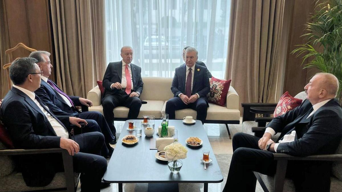 Cumhurbaşkanı Erdoğan Azerbaycan’da: EİT Zirvesi Liderleri Hankendi’de Buluştu 2 cumhurbaskani-erdogan-azerbaycanda-eit-zirvesi-liderleri-hankendide-bulustu-sCS3FhUp.jpg