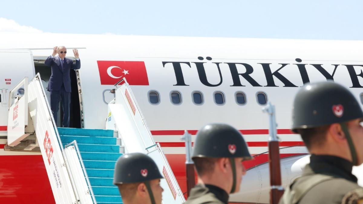Cumhurbaşkanı Erdoğan KKTC’de! Barış Harekatı'nın 51. Yılında Törenlere Katılıyor 2 cumhurbaskani-erdogan-kktcde-baris-harekatinin-51-yilinda-torenlere-katiliyor-SxdcBt2l.jpg