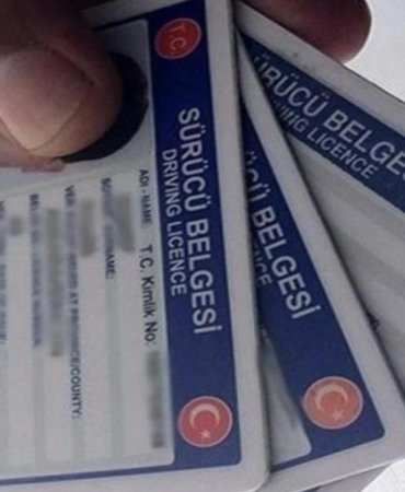 Ehliyetini yenilemeyen yandı! 1 Ağustos’tan sonra 7.438 TL ödemek zorunda kalacaksınız 3 ehliyetini-yenilemeyen-yandi-1-agustostan-sonra-7438-tl-odemek-zorunda-kalacaksiniz-FDFjpMFt.jpg