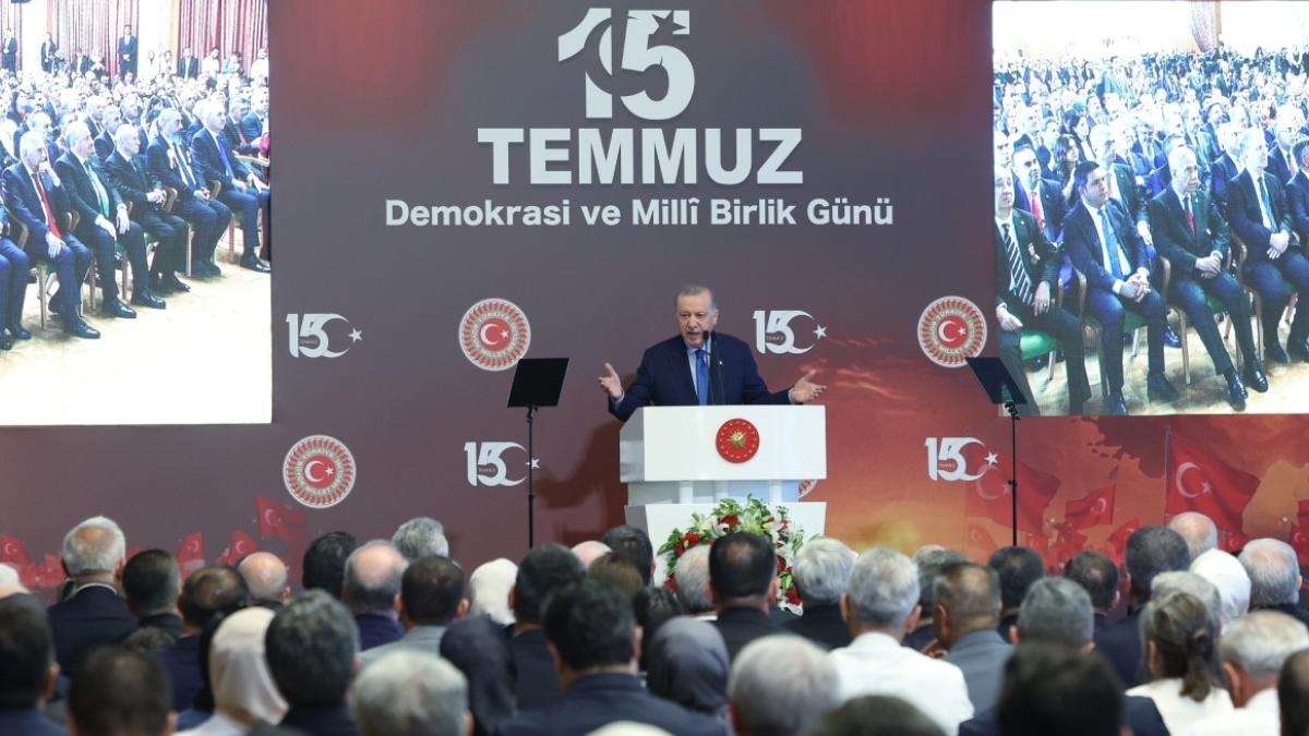 Erdoğan’dan 15 Temmuz mesajı: Bu millete iftira atanlar tarih önünde utançla anılacak 2 erdogandan-15-temmuz-mesaji-bu-millete-iftira-atanlar-tarih-onunde-utancla-anilacak-SOtZvn2x.jpg