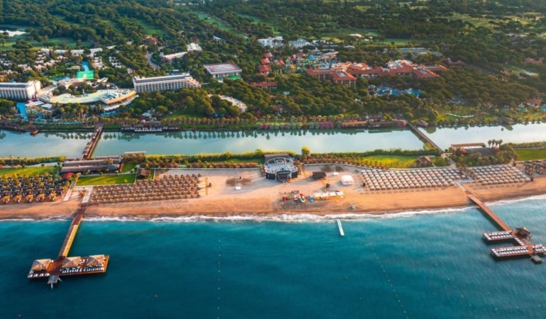 gloria-hotels-resorts-yazi-muzikle-taclandiriyor-dunyaca-unlu-sanatcilar-g-venture-sahnesinde-rcmMmmBT.jpg