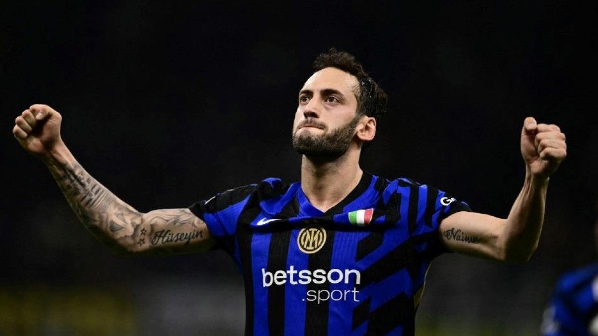 hakan-calhanoglu-icin-transfer-alarmi-istanbulda-kritik-gorusme-interden-aciklama-geldi-HdDiitVC.jpg