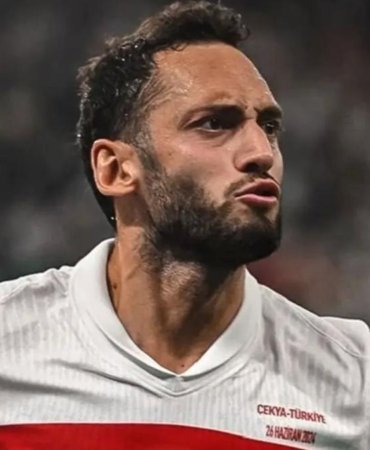 Hakan Çalhanoğlu tercihini yaptı! Galatasaray’a 10 milyon euro demişti, Fenerbahçe’ye 6 milyona "evet" dedi 7 hakan-calhanoglu-tercihini-yapti-galatasaraya-10-milyon-euro-demisti-fenerbahceye-6-milyona-evet-dedi-k5T8jFLU.jpg