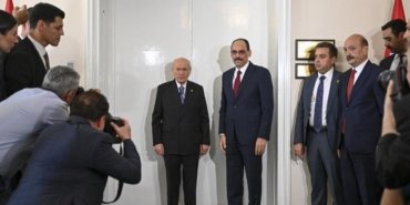 İbrahim Kalın'dan Bahçeli’ye Sürpriz Ziyaret! "Terörsüz Türkiye" Süreci Başladı mı? 11 ibrahim-kalindan-bahceliye-surpriz-ziyaret-terorsuz-turkiye-sureci-basladi-mi-EWYlbLgQ.jpg