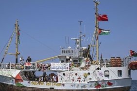 İsrail ordusu yardım gemisine müdahale etti! Hanzala'nın güvertesinde tansiyon yükseldi 3 israil-ordusu-yardim-gemisine-mudahale-etti-hanzalanin-guvertesinde-tansiyon-yukseldi-bPX5LJAd.jpg