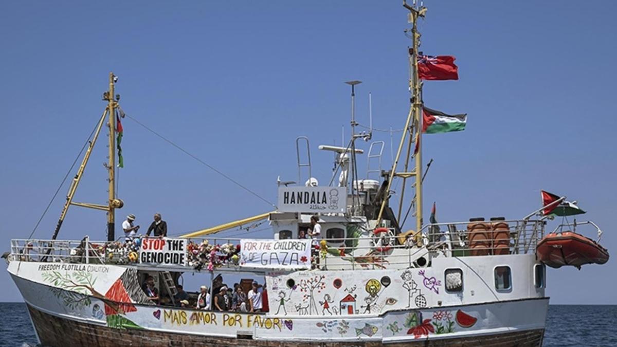 İsrail ordusu yardım gemisine müdahale etti! Hanzala'nın güvertesinde tansiyon yükseldi 2 israil-ordusu-yardim-gemisine-mudahale-etti-hanzalanin-guvertesinde-tansiyon-yukseldi-bPX5LJAd.jpg