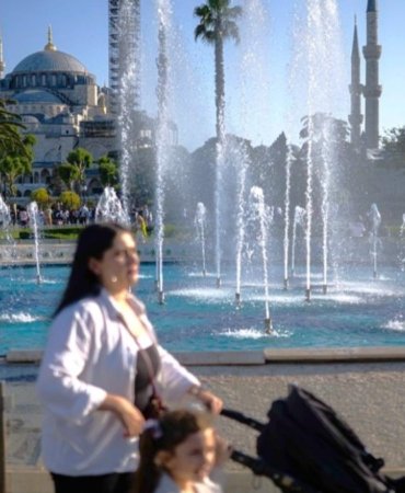 İstanbul Kavruluyor! Afrika Sıcakları 40 Dereceyi Aşıyor, AKOM'dan Kritik Uyarı 4 istanbul-kavruluyor-afrika-sicaklari-40-dereceyi-asiyor-akomdan-kritik-uyari-Q2e7wTzs.jpg