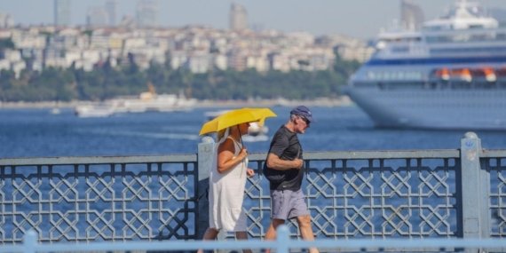 İstanbul Kavruluyor! Sıcaklık 37 Dereceyi Aştı, Uzmanlardan Kritik Uyarı Geldi