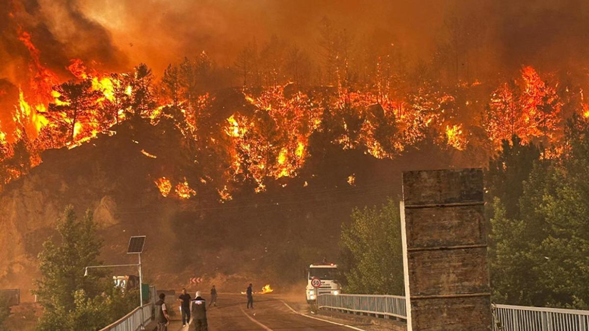 Karabük’te orman yangını 4. gününde! 18 köy boşaltıldı, Ankara yolu yeniden açıldı 2 karabukte-orman-yangini-4-gununde-18-koy-bosaltildi-ankara-yolu-yeniden-acildi-5EBV2Oxk.jpg