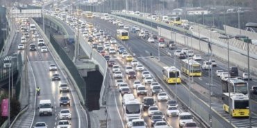karayollari-uyardi-bircok-bolgede-trafik-yavas-ilerliyor-iiJt2DLr.jpg