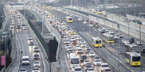 Karayolları uyardı, birçok bölgede trafik yavaş ilerliyor