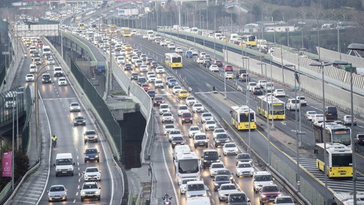 Karayolları uyardı, birçok bölgede trafik yavaş ilerliyor 2 karayollari-uyardi-bircok-bolgede-trafik-yavas-ilerliyor-iiJt2DLr.jpg