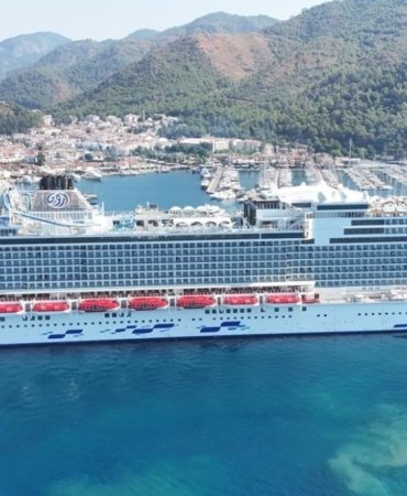 Marmaris’e dev kruvaziyer çıkarma yaptı! 1750 turist ilçeye akın etti 3 marmarise-dev-kruvaziyer-cikarma-yapti-1750-turist-ilceye-akin-etti-qLpB1vQW.jpg