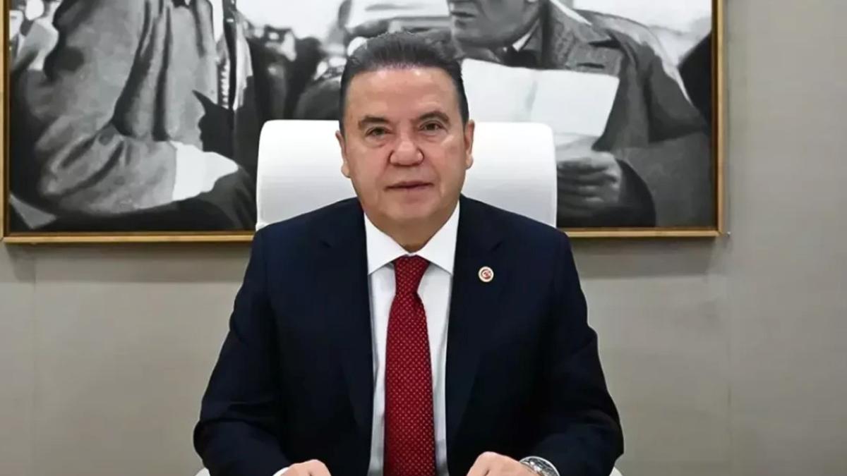 Muhittin Böcek'in Gelini Almanya'dan Dönerken Havalimanında Gözaltına Alındı 2 muhittin-bocekin-gelini-almanyadan-donerken-havalimaninda-gozaltina-alindi-G7TIhBbg.jpg