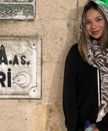 Müstehcenlik davasıyla gündeme gelen Merve Taşkın'dan türbe ziyareti paylaşımı 9 mustehcenlik-davasiyla-gundeme-gelen-merve-taskindan-turbe-ziyareti-paylasimi-WRqBUmVX.jpg