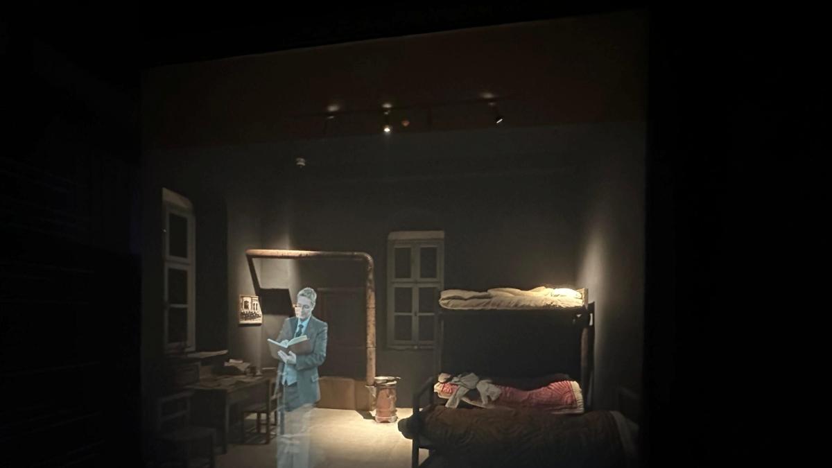 Sabahattin Ali’nin Hücresine Dijital Yolculuk! Sinop Cezaevi'ndeki Hologram Ziyaretçileri Büyülüyor 2 sabahattin-alinin-hucresine-dijital-yolculuk-sinop-cezaevindeki-hologram-ziyaretcileri-buyuluyor-XgRTOJDR.jpg