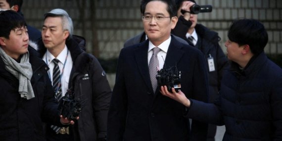 Samsung Başkanı Jay Y. Lee, dolandırıcılık davasında beraat etti
