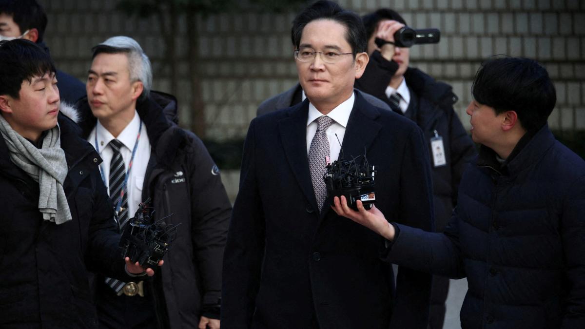 samsung-baskani-jay-y-lee-dolandiricilik-davasinda-beraat-etti-6bduiTn2.jpg
