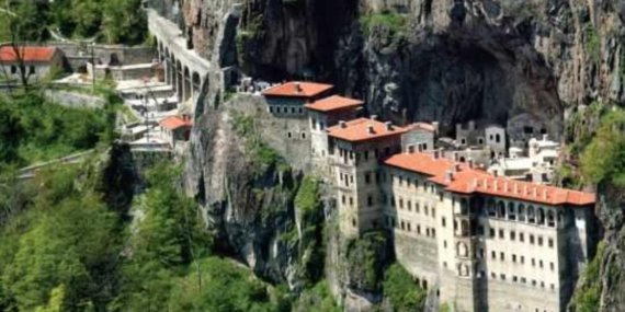 Sümela Manastırı’na Ziyaretçi Akını Devam Ediyor