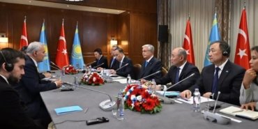 Tokayev Türkiye Ziyaretinde 490 Milyon Dolarlık Dev Yatırım Anlaşmalarına İmza Attı 1 tokayev-turkiye-ziyaretinde-490-milyon-dolarlik-dev-yatirim-anlasmalarina-imza-atti-aYtvHgGp.jpg