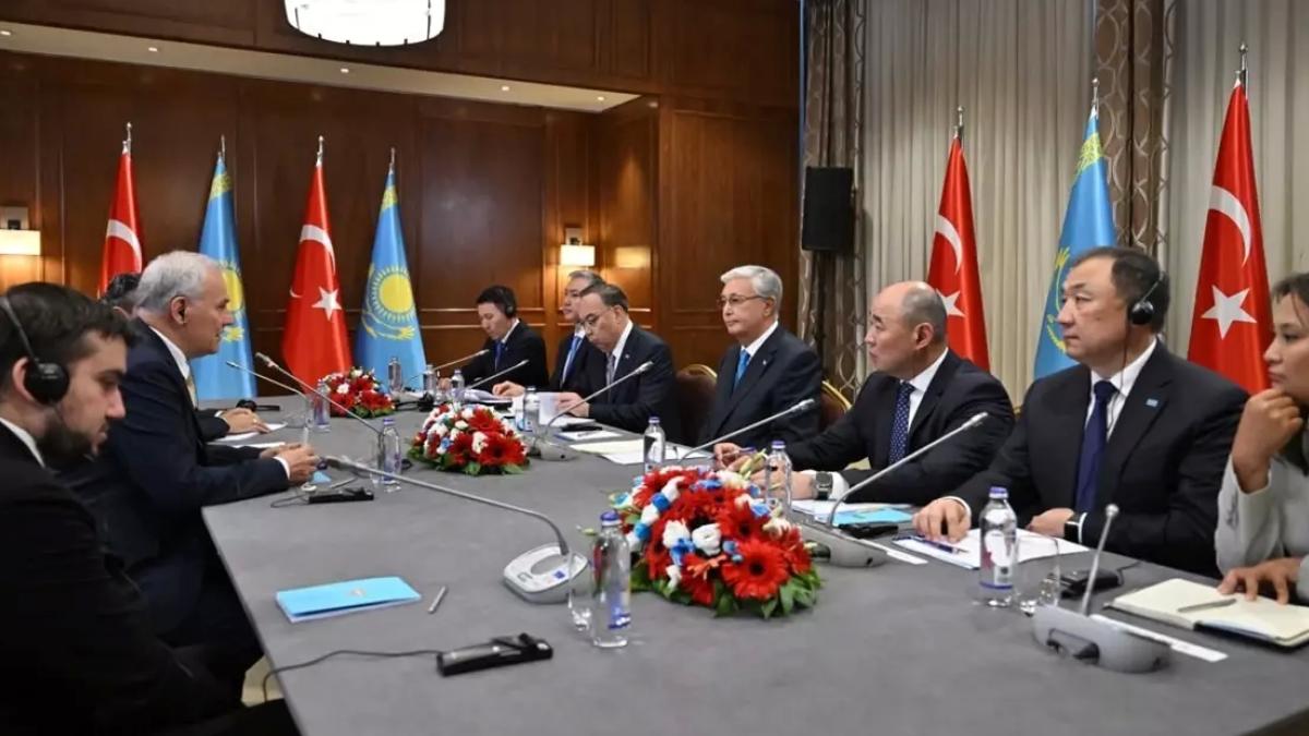 Tokayev Türkiye Ziyaretinde 490 Milyon Dolarlık Dev Yatırım Anlaşmalarına İmza Attı 2 tokayev-turkiye-ziyaretinde-490-milyon-dolarlik-dev-yatirim-anlasmalarina-imza-atti-aYtvHgGp.jpg